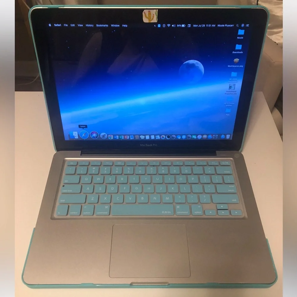 🍎 💻 Apple MacBook Pro with macOS Sierra - Silver
